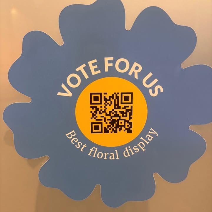 VOTE FOR US !
